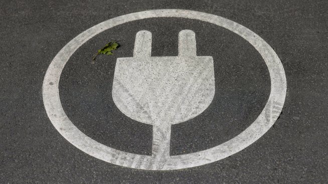 Китайски конкурент на CATL и BYD оценява инвеститорския интерес за своето IPO