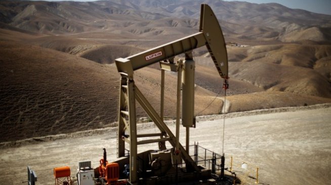 Петролът поевтинява под натиска на предстоящата среща на ОПЕК*