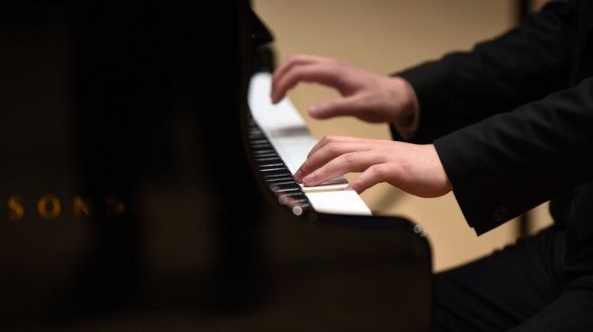 Продадоха пиано на Джордж Майкъл за 200 хил. паунда на благотворителен търг