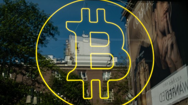 Биткойнът изтри 300 млрд. долара от стойността си само за ден