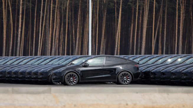 Световните електромобилни лидери Tesla и BYD отчетоха нови рекордни продажби