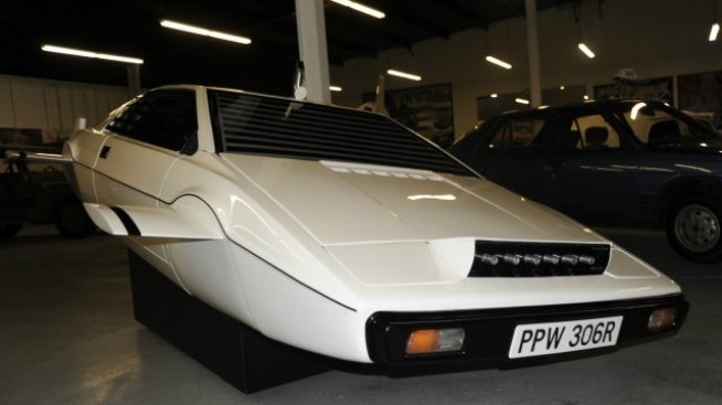 Продават автомобила-амфибия на Джеймс Бонд