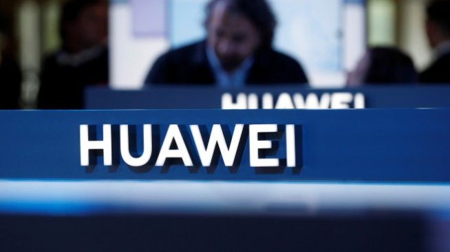 Американски компании задържат пратки на Huawei заради забраната на Вашингтон