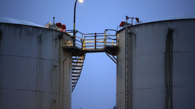 Суровият петрол поскъпва в последната търговска сесия за годината*