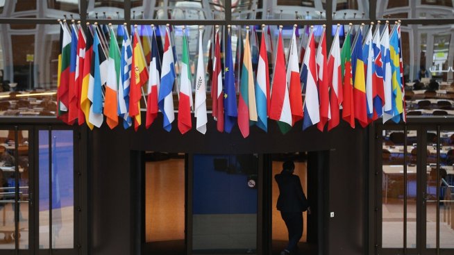 Европейците се чувстват все повече граждани на ЕС, а оптимизмът за икономиката се връща