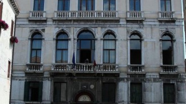 Замъци на разпродажба