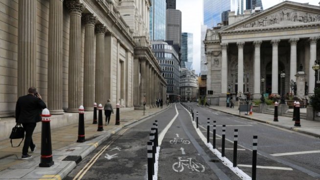 АЦБ запази лихвата и увеличи програмата си за изкупуване на облигации