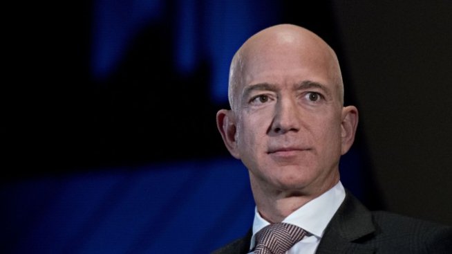Безос продаде за седмица акции от Amazon за 3 млрд. долара