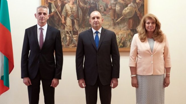 И президентът поиска оставката на шефа на НСО 
