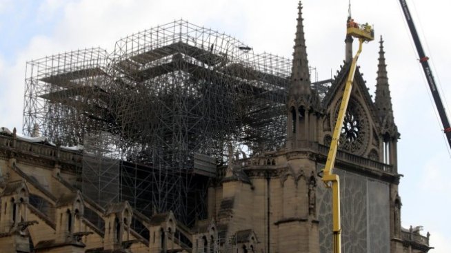 Над 1000 експерти призоваха Макрон да се откаже от спешно възстановяване на Нотр Дам