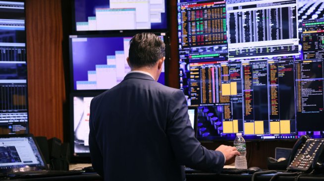 Акциите на американските борси поскъпват, доходността по облигациите спада*