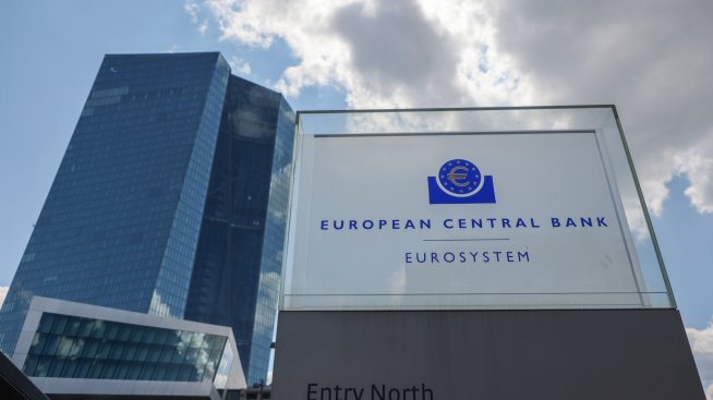 Главният икономист на Allianz: Има риск от прекомерно затягане на политиката на ЕЦБ и Фед