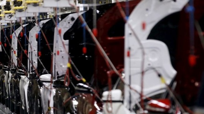 Daimler увеличава минималния дял на жени в компанията