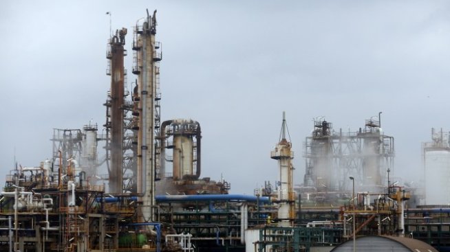 Заводите в еврозоната са намалили цените на стоките с най-бързия темп от година