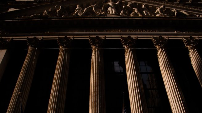 Акциите на Salesforce помагат на Dow да започне сесията с ръст*