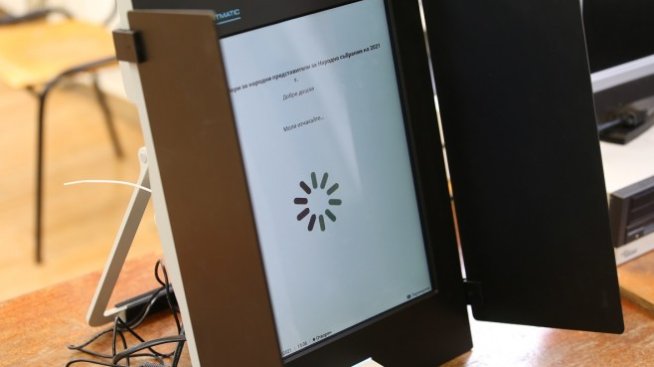 "Екзакта": Оспорвана остава битката за второто място между ПП и БСП