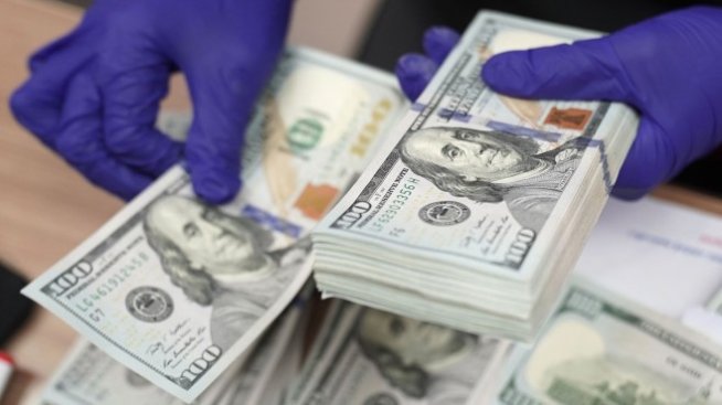 Глобалните ПЧИ се свиват с близо 50% през първите шест месеца на 2020 г.