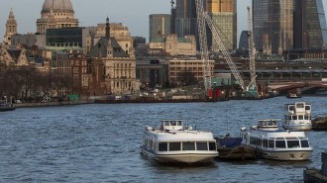 Една трета от британските компании планират да съкратят служители до септември