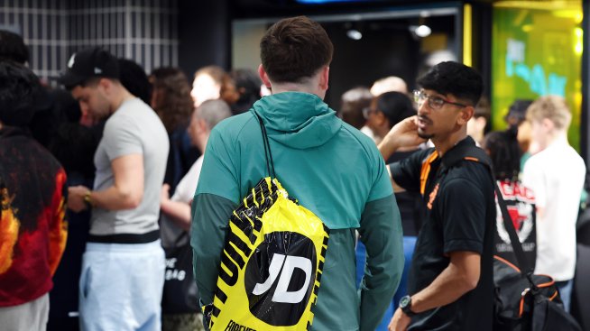 Печалбата на JD Sports за първото полугодие е засегната от слабото представяне в Северна Америка
