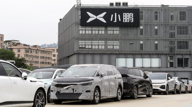 Китайската Xpeng планира да произвежда електромобили в Европа, за да избегне митата