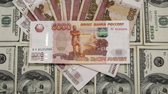 Рублата поскъпва спрямо долара до най-високата стойност от юли 2015 г.