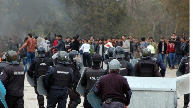 Министър Бъчварова: Ситуацията в лагера в Харманли е овладяна