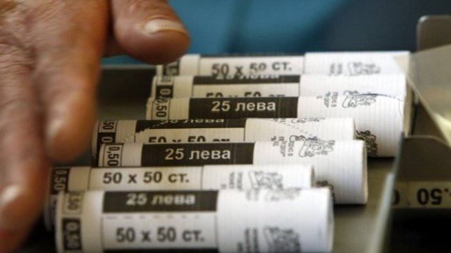 Лихвите по депозитите на фирмите и домакинствата продължават да падат през октомври