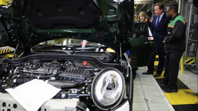 Поевтиняването на паунда изправя пред трудности автомобилната индустрия на Острова