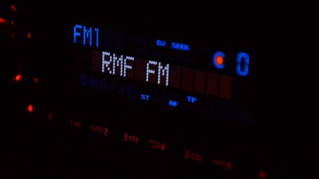 Норвегия е първата страна, която ще спре FM радио мрежата си