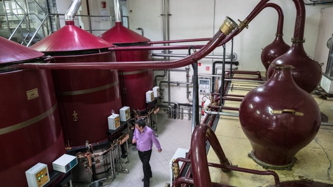 Remy Cointreau повиши прогнозата си след по-малкия удар от американските мита