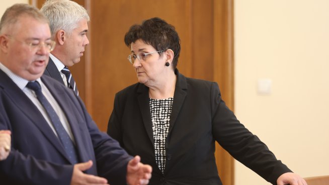 Петкова: България има срок до 20 октомври за промените в ПВУ, за да не загуби средства