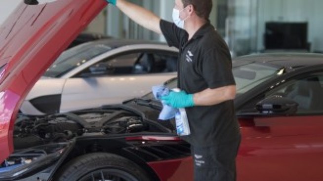 Продажбите на автомобили във Великобритания се сриват с 89% през май