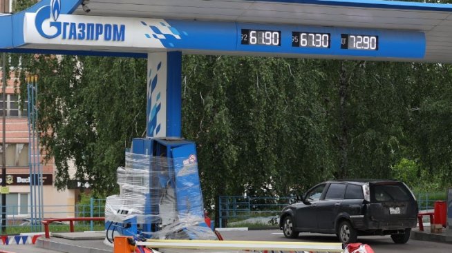 Руснаци купуват електромобили, за да се спасят от кризата с горивата