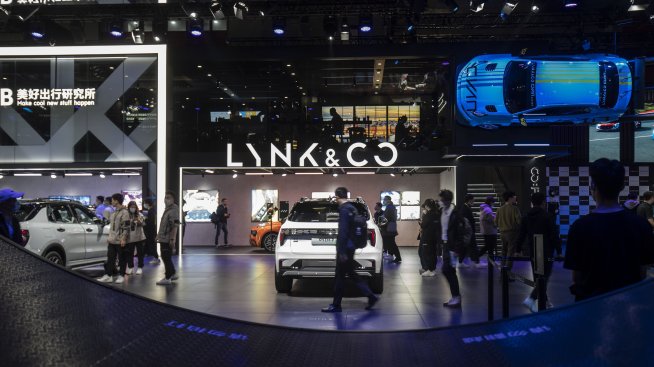 Звено на Geely планира първи шоурум във Франция