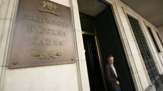 Среднодневният оборот на валутния пазар през април с тригодишен ръст от 18%