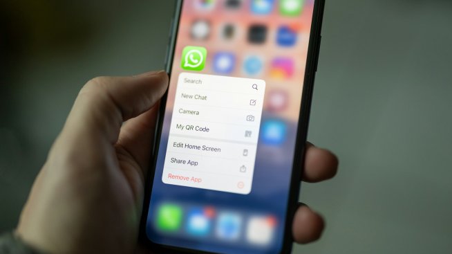 Meta дава временно безплатен достъп до WhatsApp на конкурентни AI чатботове