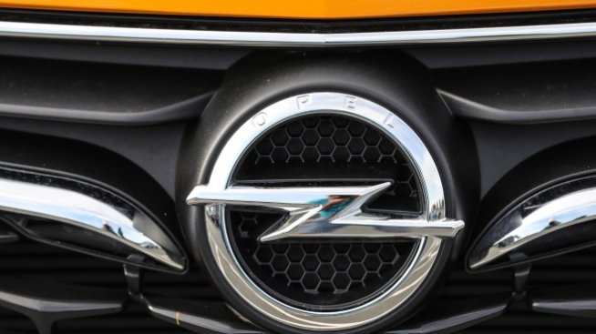 Продажбите на Opel се сриват с една трета