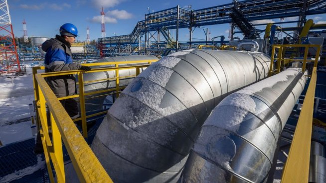 Природният газ в Европа поевтиня с почти 50% през декември