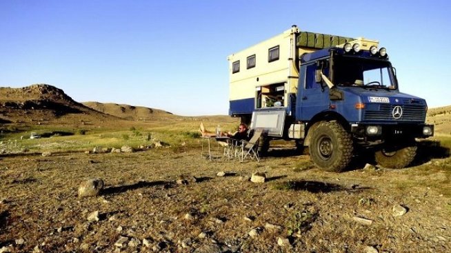 Около света на четири колела