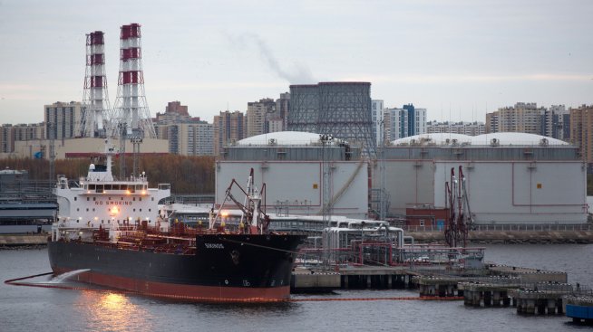 Печалбите подмамват кораби ветерани по азиатския маршрут на руския петрол