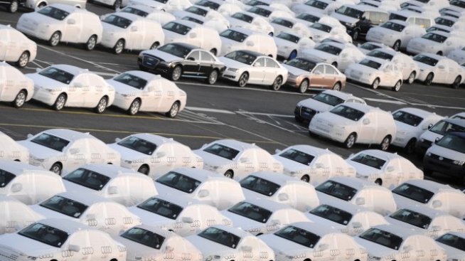 Печалбите на Daimler и Volkswagen пострадаха след спад в продажбите