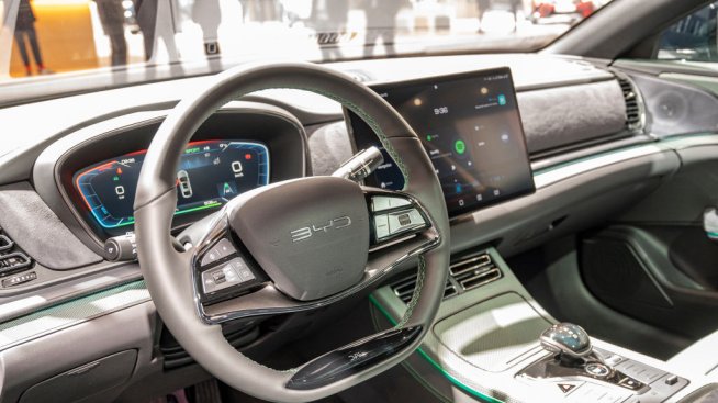 Шпионират ли ни наистина китайските автомобили?