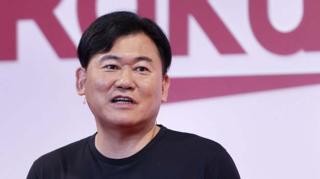 Основателят на Rakuten се забърка в скандал в най-неподходящото време