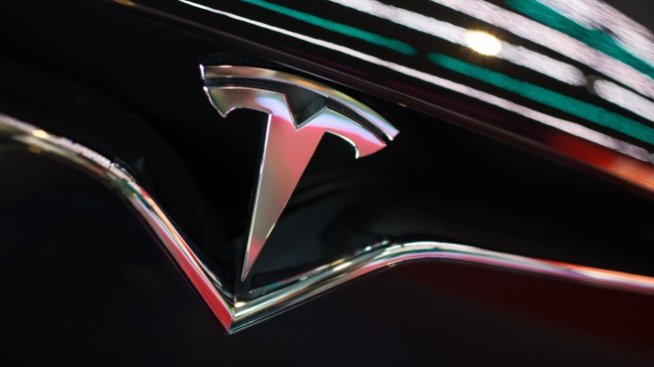 Евтиният електромобил на Tesla не притеснява китайските конкуренти