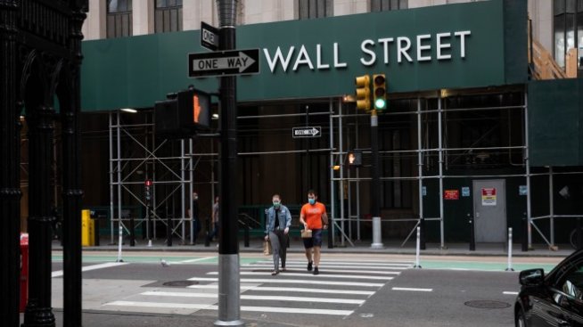 Скъпите акции и облигации тласкат инвеститорите към алтернативи