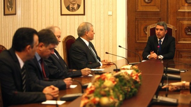 Реформаторите върнаха мандата и постлаха пътя към предсрочни избори догодина 