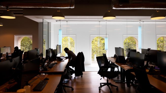 WeWork свършва парите и преговаря за нова инвестиция 