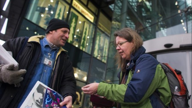 Супер-скитник се притича на помощ на бездомниците в Берлин