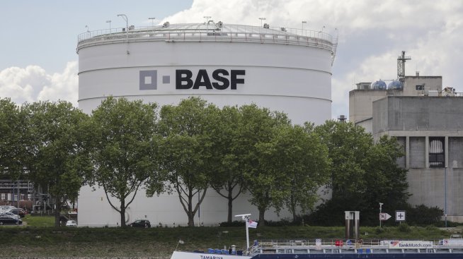 BASF отново повиши перспективата за печалбата на фона на растящите цени