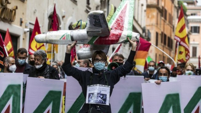 ЕК: Помощта от 900 млн. евро за Alitalia е била незаконна